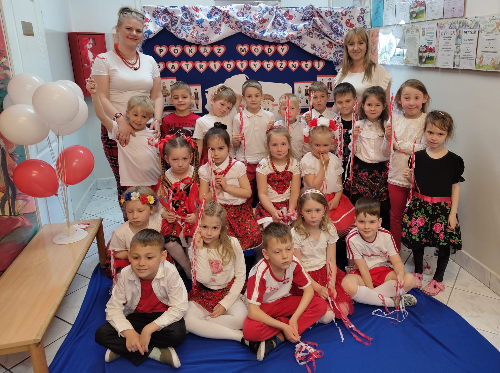 "Gumisie" podczas Pokazu Mody Patriotycznej.