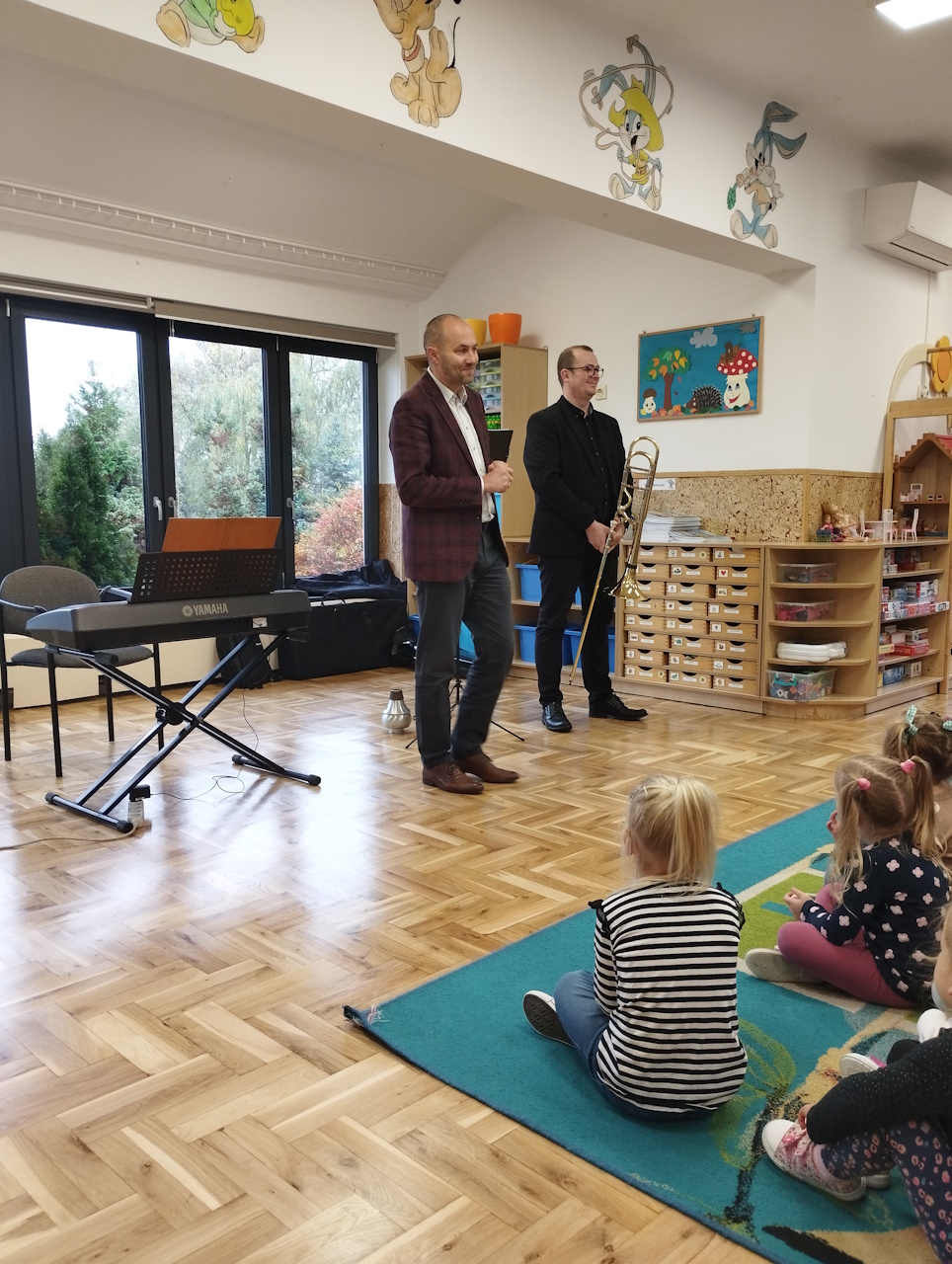 Muzycy podczas audycji "Zakręcone utwory mistrzów"