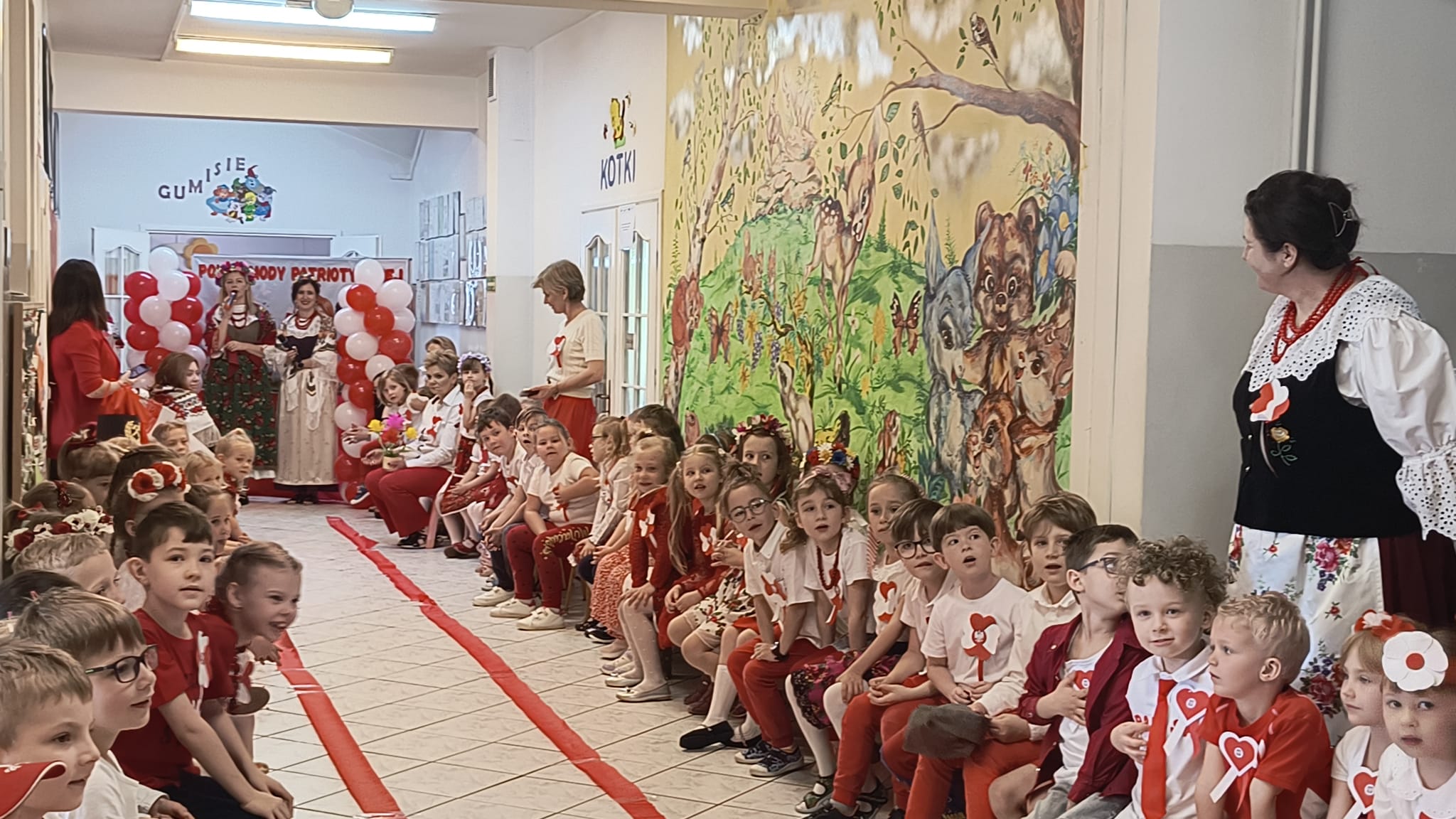 Na wybiegu pojawili się też pracownicy przedszkola.